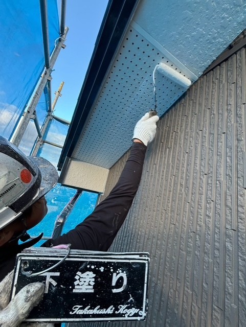 軒天下塗り作業