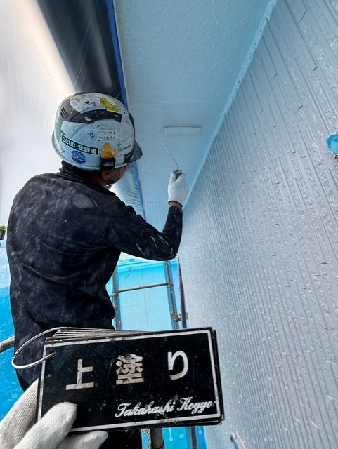 軒天上塗り作業