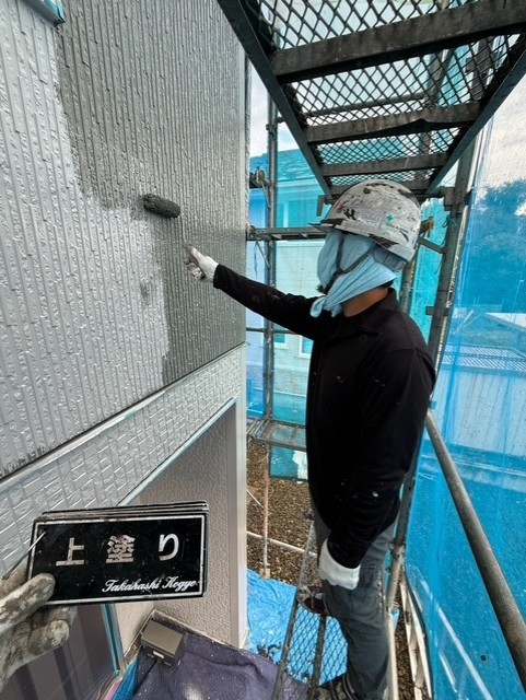 外壁上塗り作業