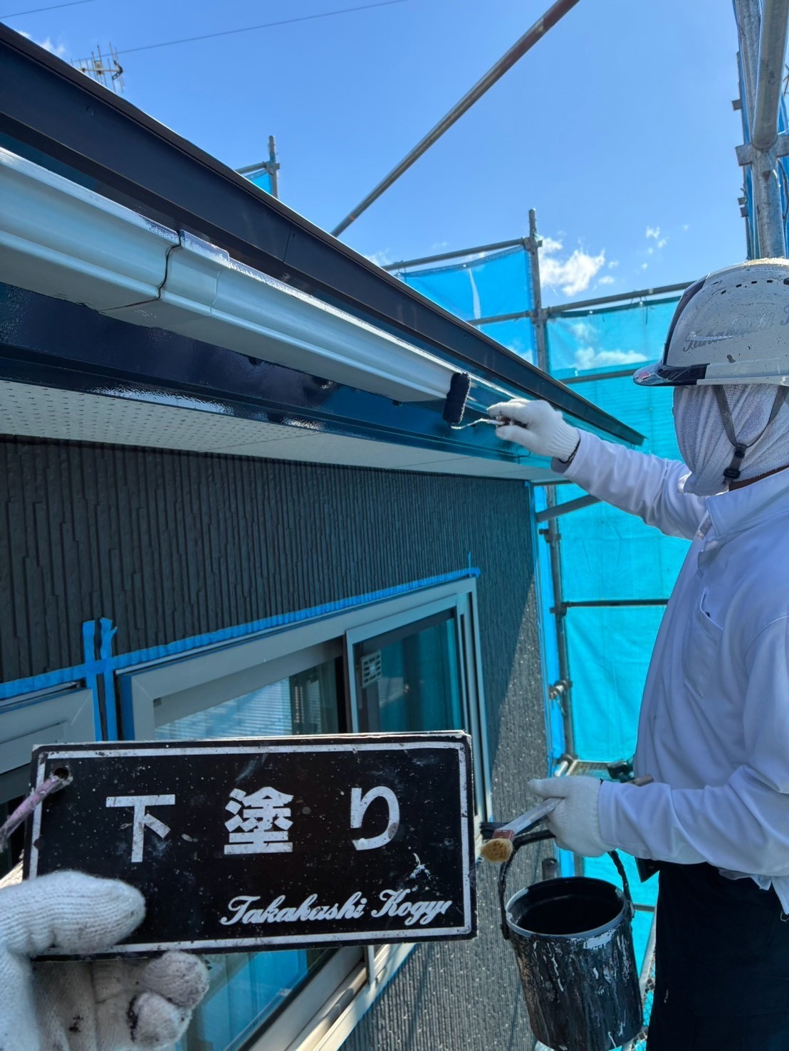 雨樋中塗り作業