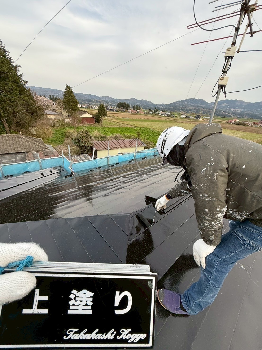 母屋屋根上塗り作業