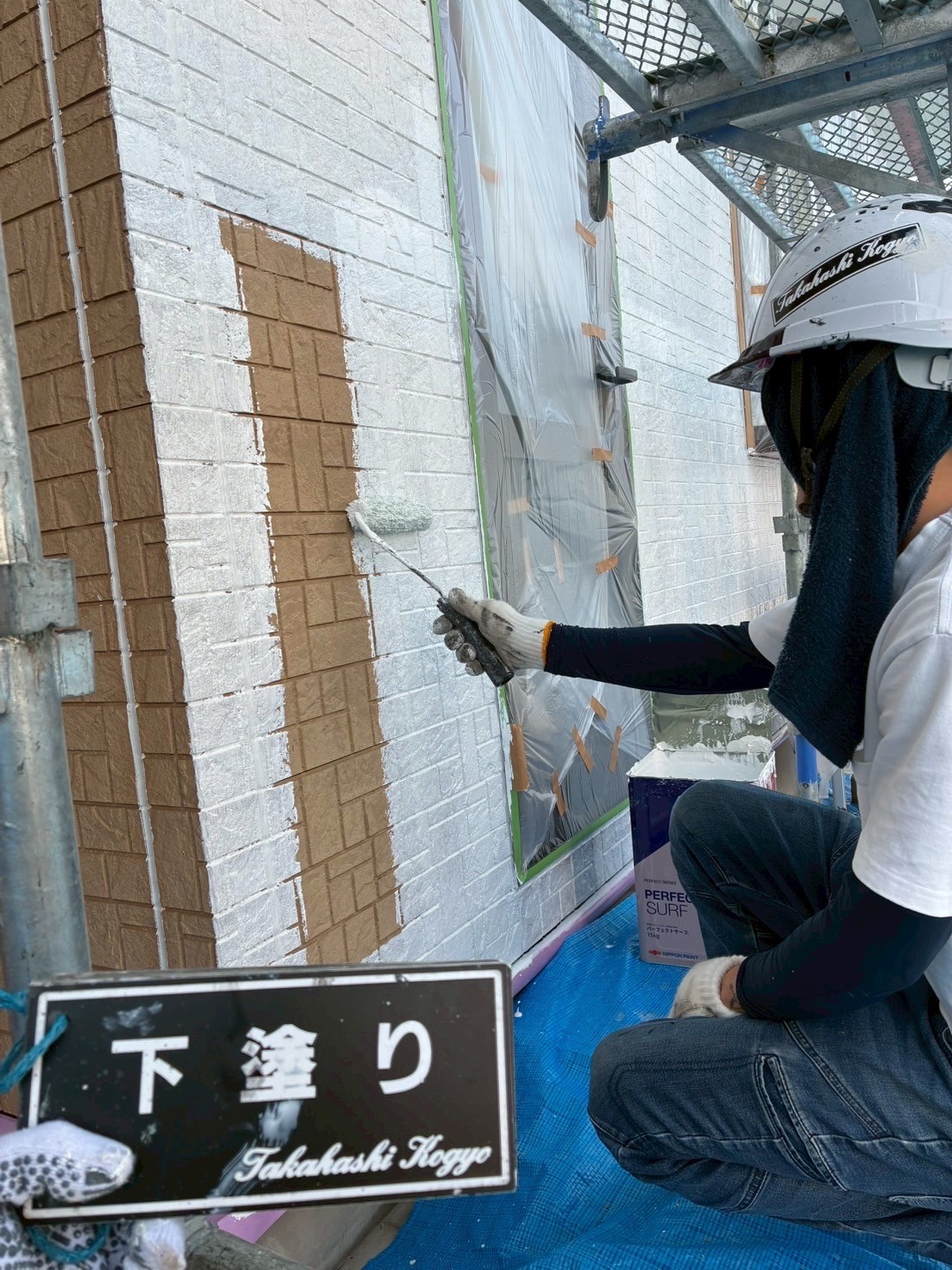 母屋外壁下塗り作業