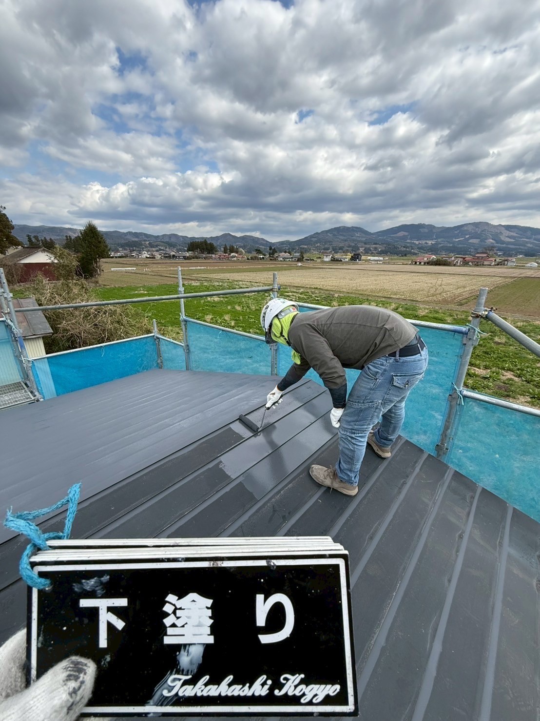 小屋 屋根下塗り