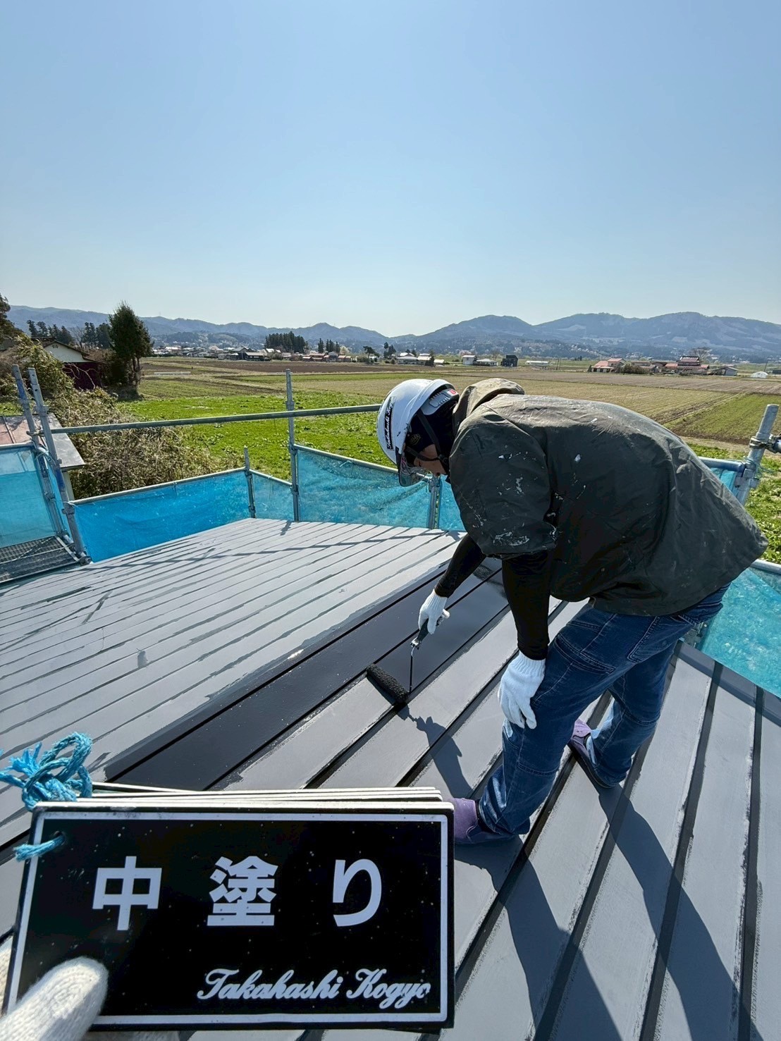 小屋 屋根中塗り
