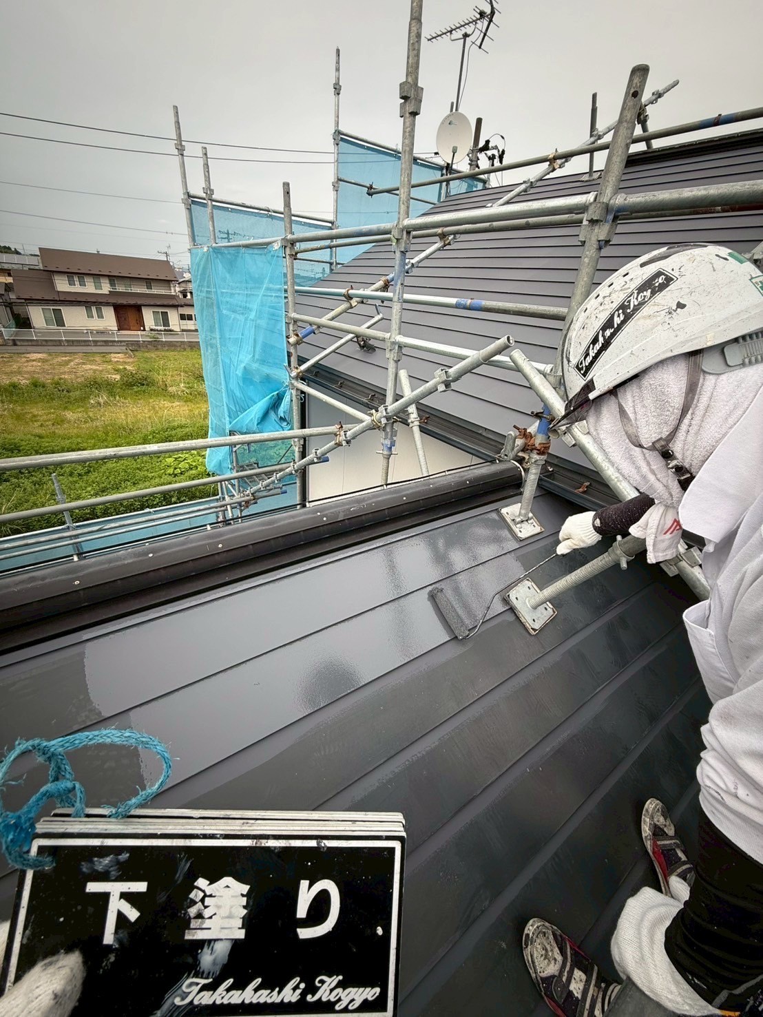 屋根下塗り作業