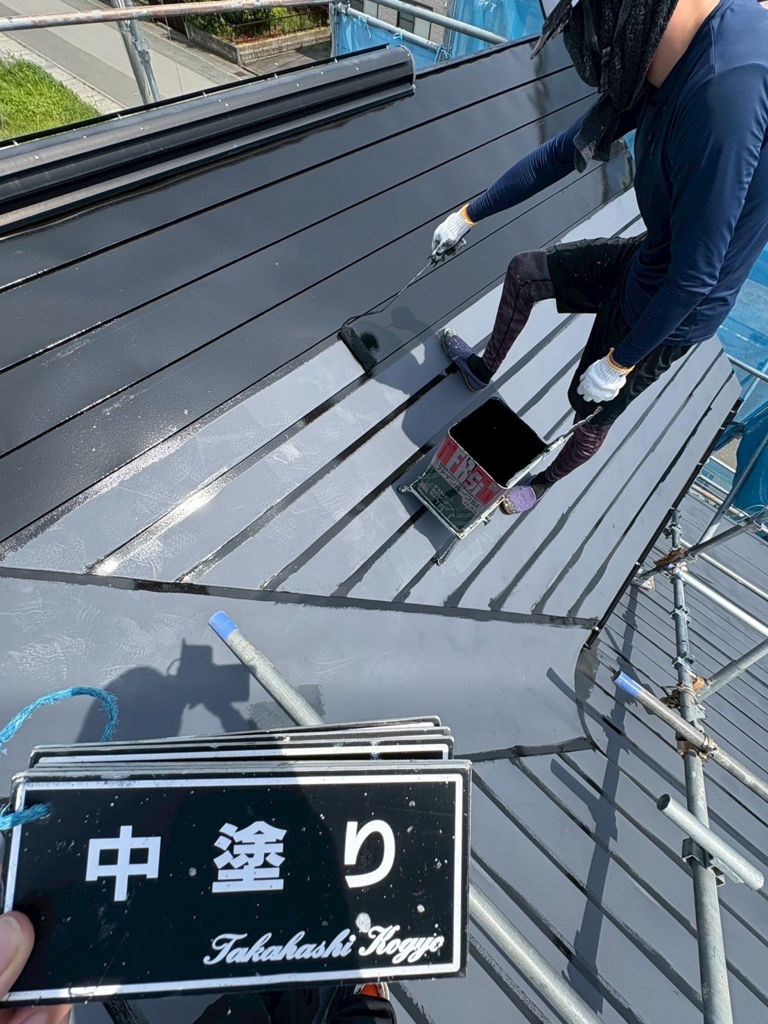屋根中塗り作業
