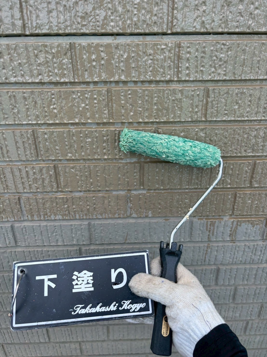 外壁下塗り作業