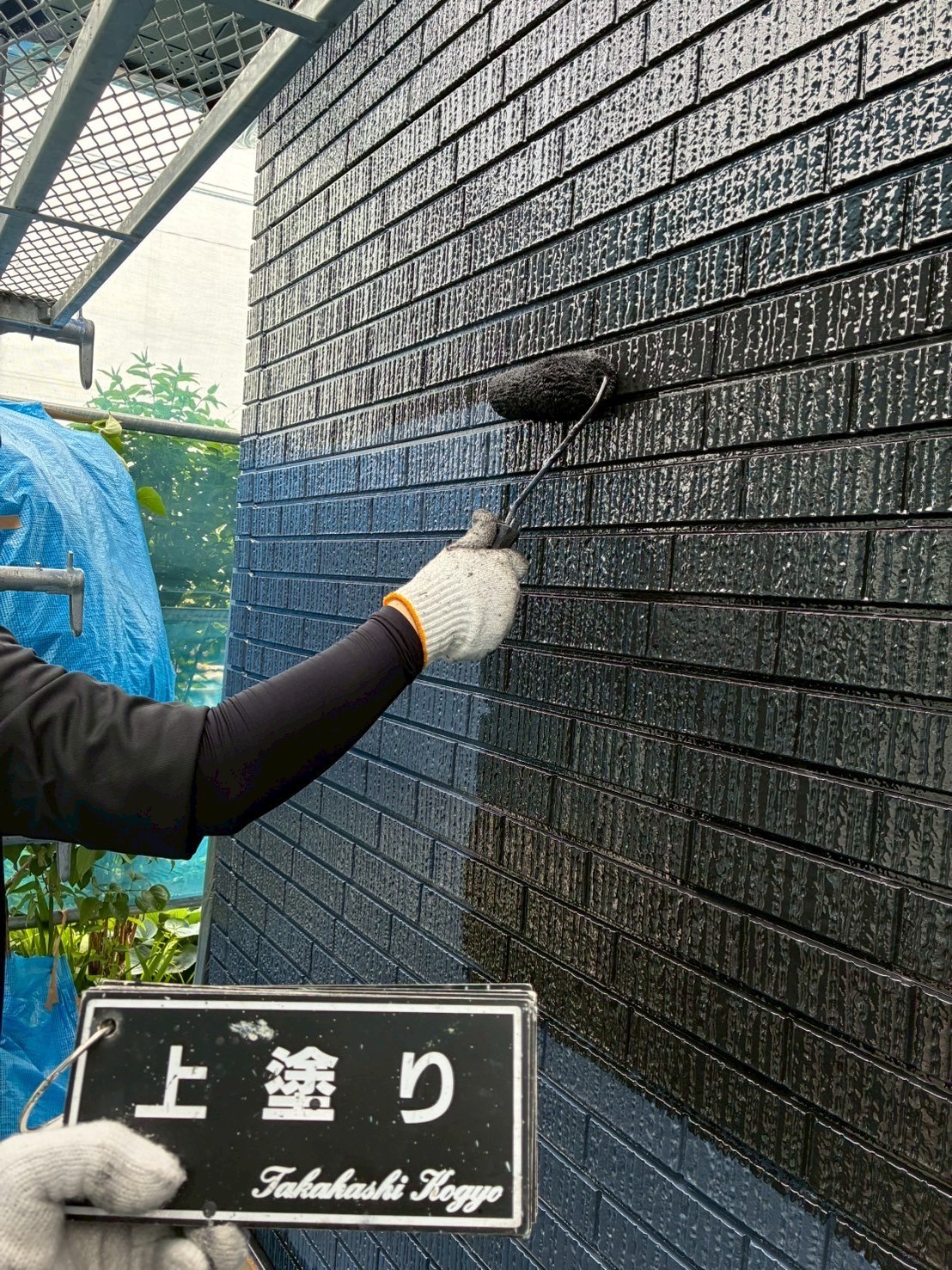 外壁上塗り作業