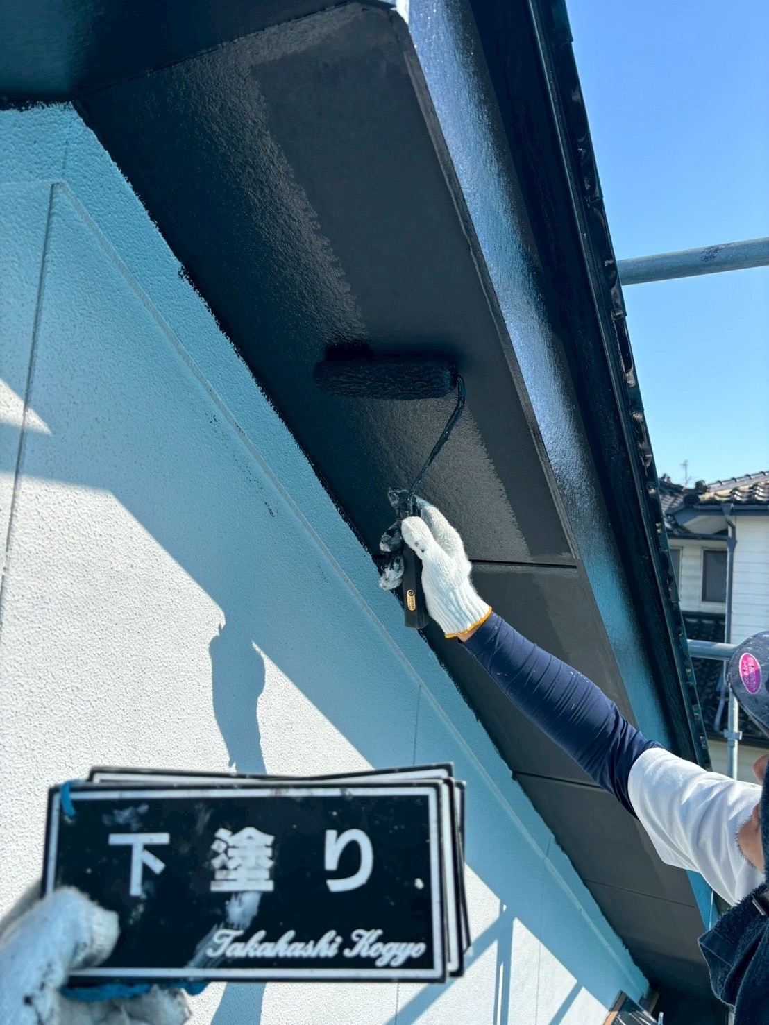 軒天下塗り作業
