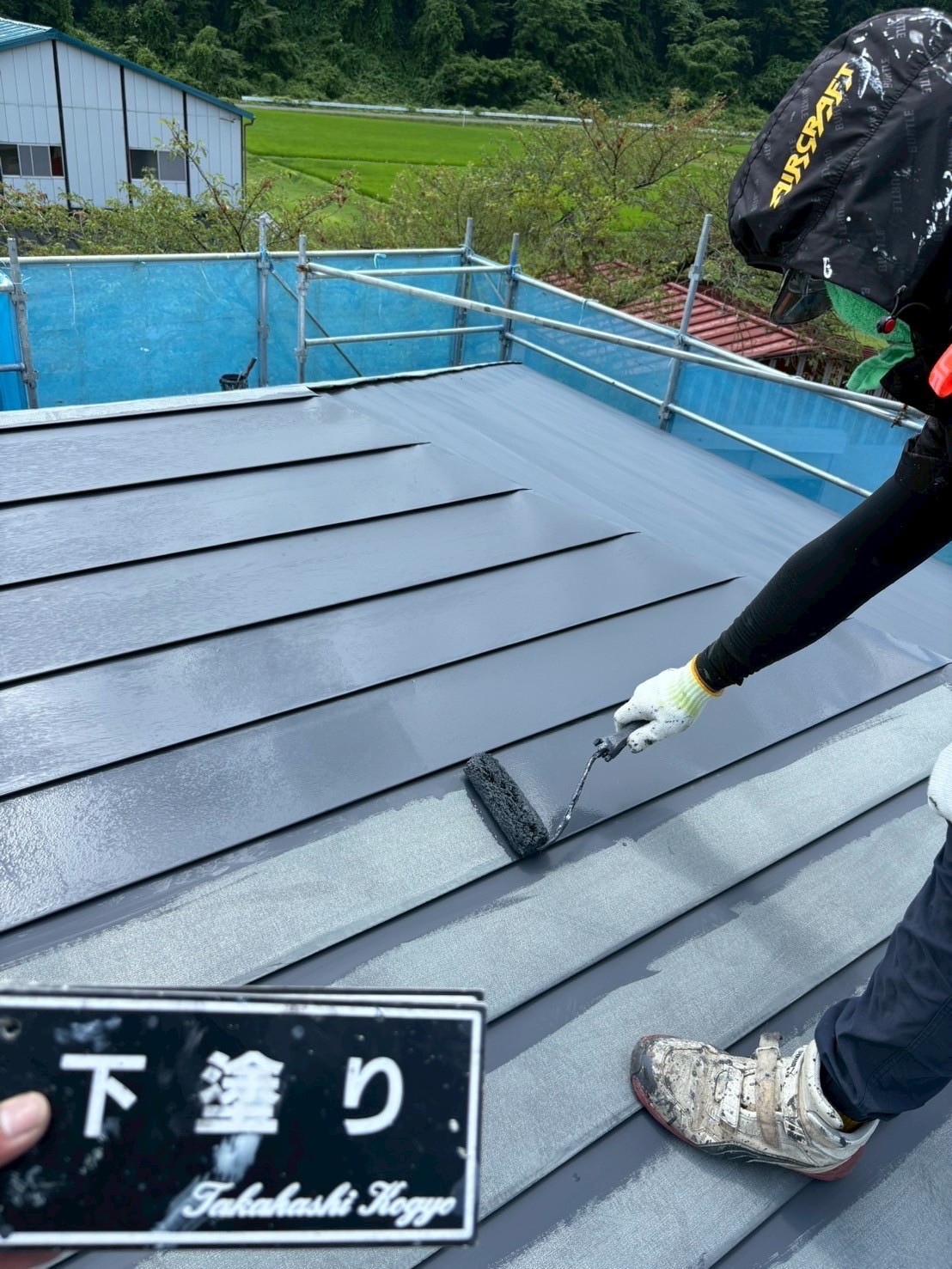 屋根下塗り作業