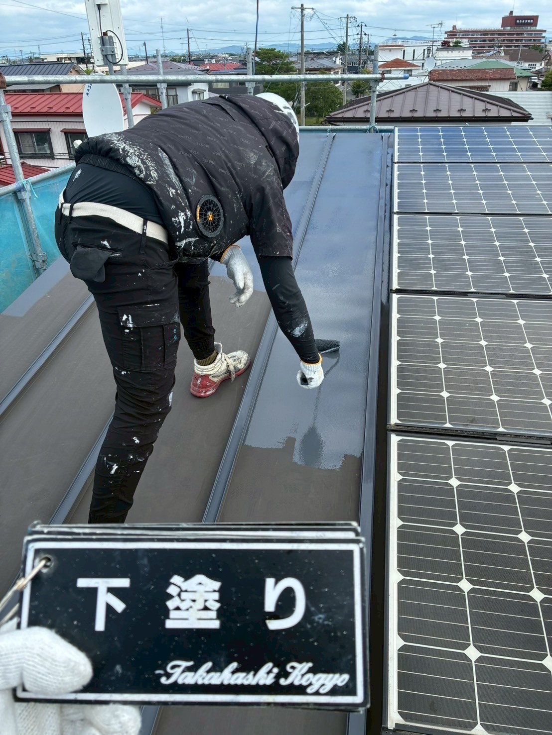 屋根下塗り作業