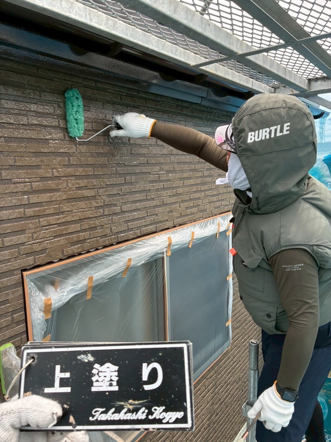 外壁上塗り作業