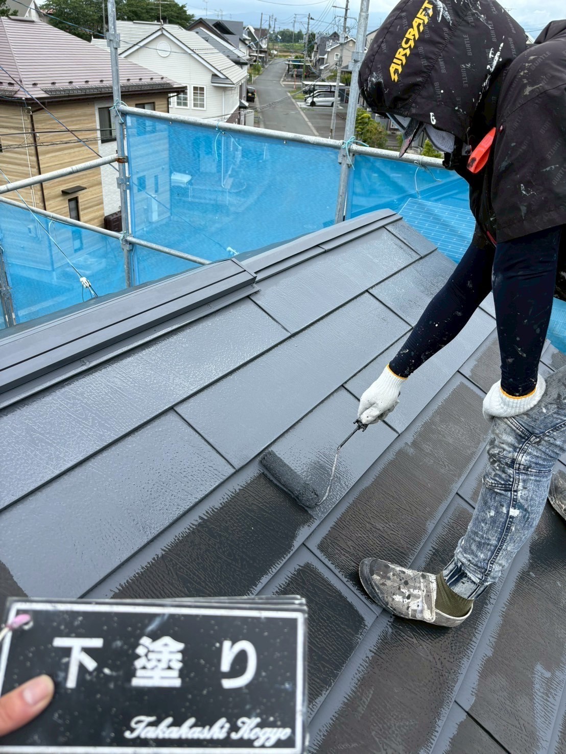 屋根下塗り作業