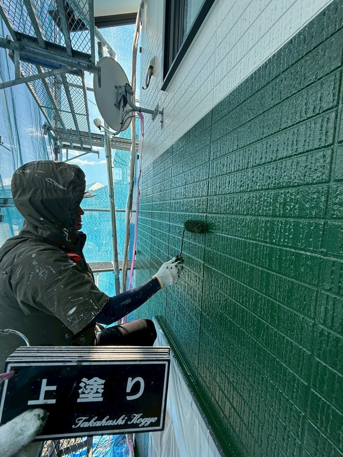 外壁上塗り作業