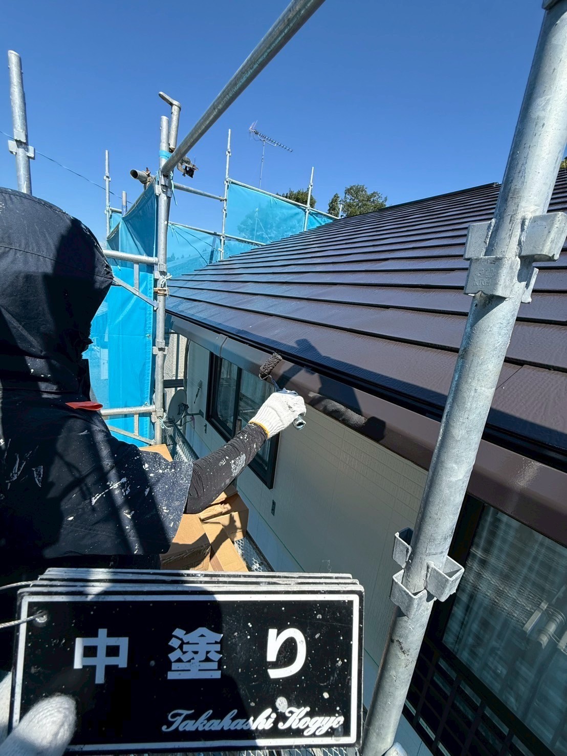 破風雨樋中塗り作業