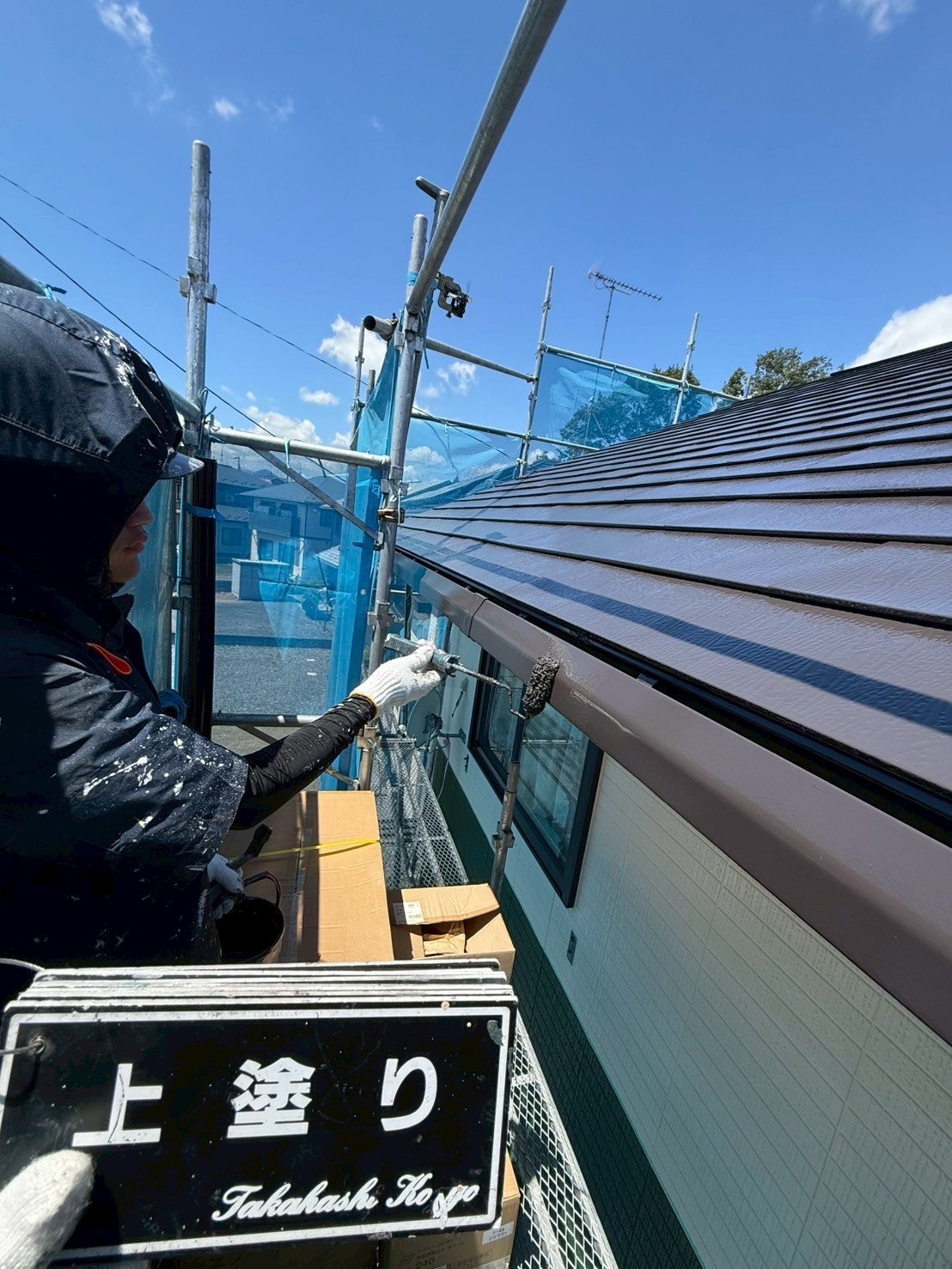 破風雨樋上塗り作業